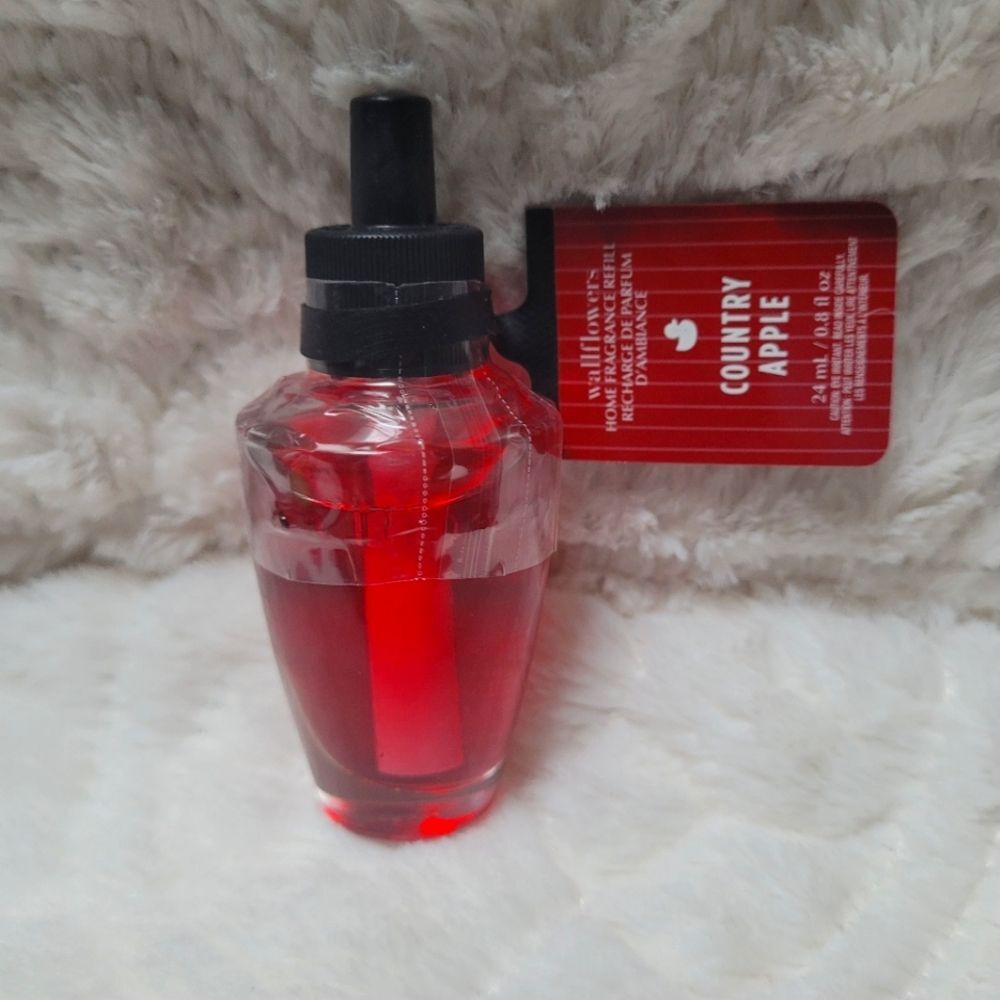 BBW White Barn Country Apple Wallflower Refill Bulb New OOS